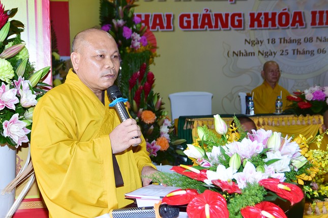 Thượng tọa Thích Thiện Thức báo cáo kết quả đào tạo khóa II (2022-2025)