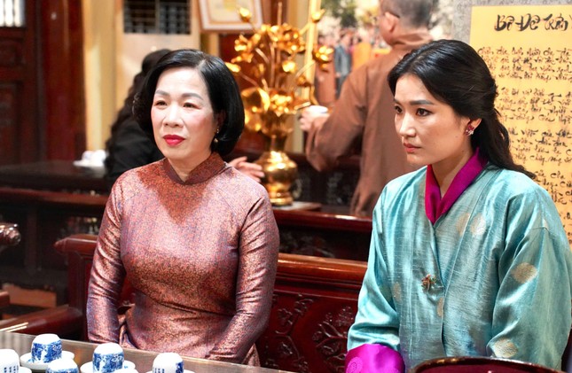 Bà Nguyễn Thị Minh Nguyệt cùng Hoàng hậu Bhutan Jetsun Pema Wangchuck