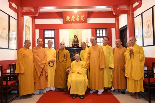 Ban Thường trực Ban Trị sự tỉnh thăm, đảnh lễ chư vị giáo phẩm Thành viên Hội đồng Chứng minh