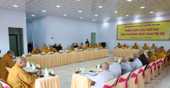 Quang cảnh buổi họp của Ban Thường trực