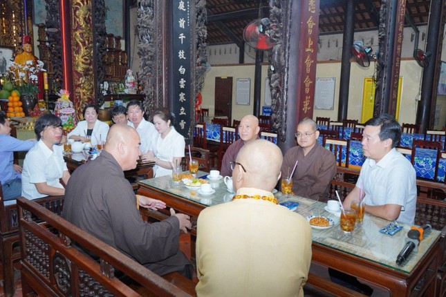 Chư tôn đức Ban Thường trực Ban Trị sự Phật giáo tỉnh tiếp phái đoàn lãnh đạo Tỉnh ủy tỉnh Đồng Tháp