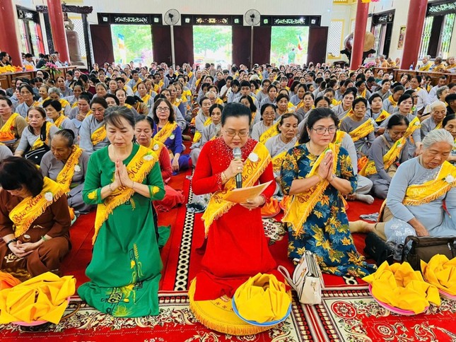 Phật tử Thanh Nhuyến dâng lời tác bạch