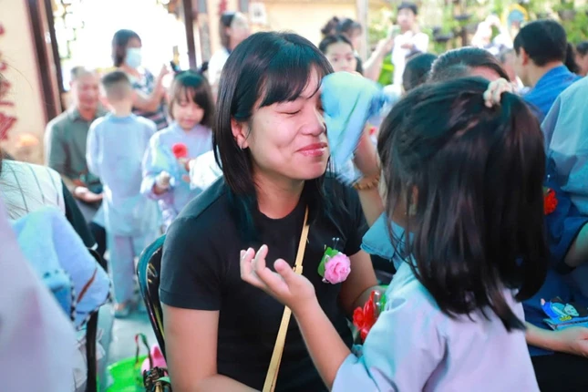 Hạnh phúc của mẹ tại khóa tu