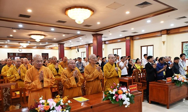 Chư tôn đức và các đại biểu tham dự hội thảo