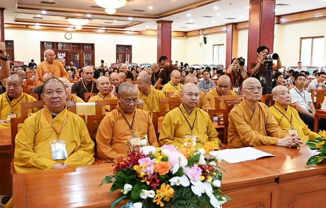 Chư tôn đức tham dự hội thảo