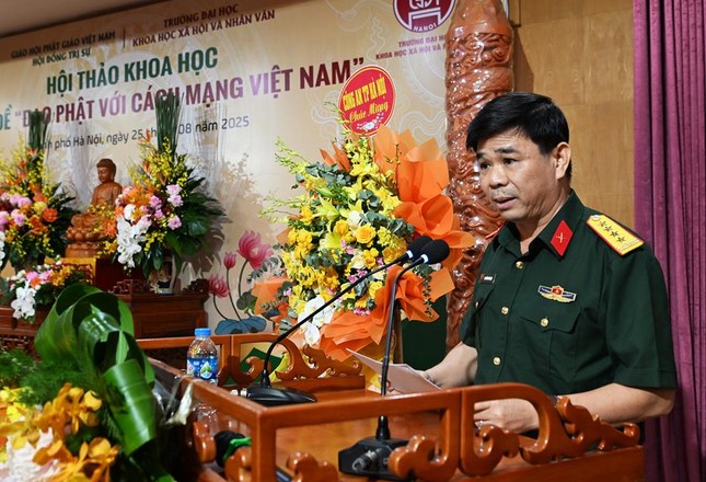 Đại tá, PGS.TS. Nguyễn Hữu Lập đã trình bày tham luận tại hội thảo