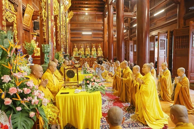 Đại diện chư hành giả đã dâng lời tác bạch tạ pháp