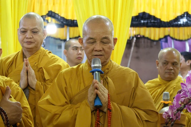 Hòa thượng Thích Minh Thiện thay mặt Ban Trị sự GHPGVN tỉnh Tây Ninh, Ban Tổ chức Lễ tang và môn nhơn pháp quyến chùa Long Sơn phát biểu tri ân Hòa thượng Thích Minh Thiện thay mặt Ban Trị sự GHPGVN tỉnh Tây Ninh, Ban Tổ chức Lễ tang và môn nhơn pháp quyến chùa Long Sơn phát biểu tri ân