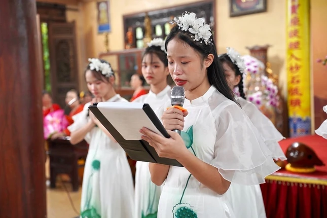 Phật tử Kiều Thủy Anh phát biểu tri ân