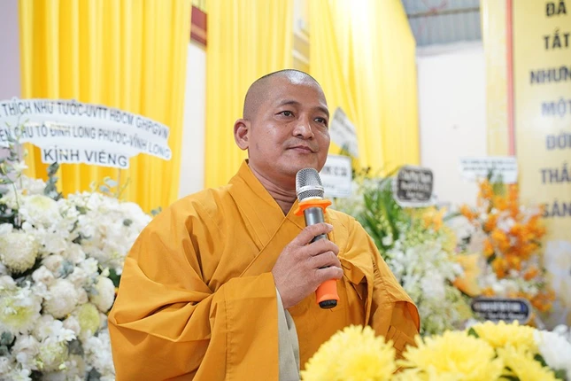 Đại đức Thích Lệ Duyên phát biểu cảm tạ Đại đức Thích Lệ Duyên phát biểu cảm tạ