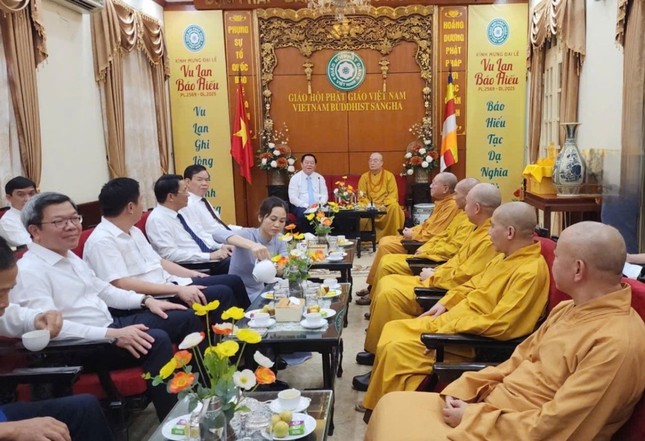 Quang cảnh buổi tiếp phái đoàn tại chùa Quán Sứ