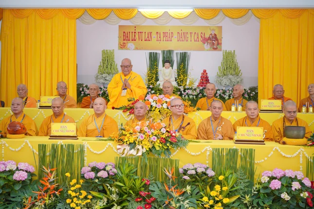 Chư tôn đức chứng minh và tham dự