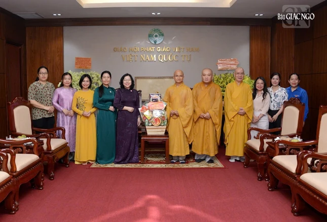 Lãnh đạo P.Hòa Hưng cùng chư tôn đức Ban Trị sự