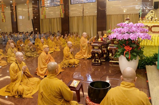 Khóa lễ khai kinh Vu lan - Báo hiếu diễn ra trang nghiêm tại Việt Nam Quốc Tự