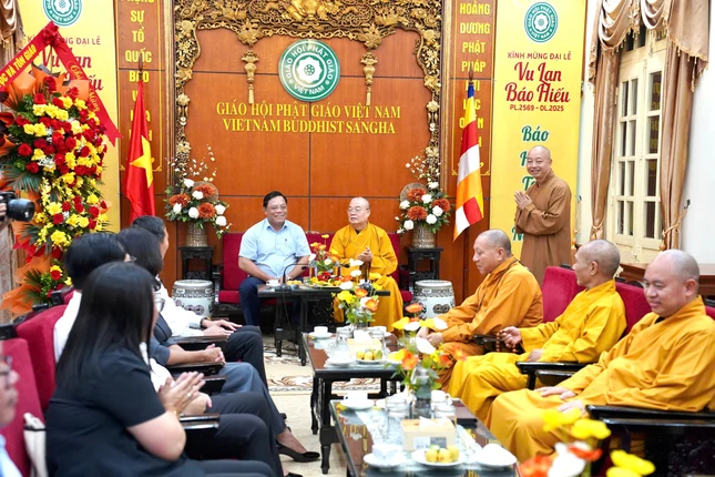 Quang cảnh buổi tiếp thân mật phái đoàn Bộ Dân tộc và Tôn giáo