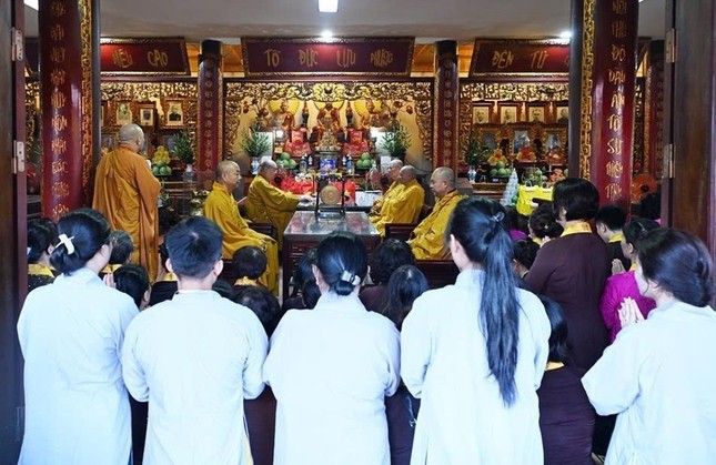 Phật tử tác bạch cúng dường