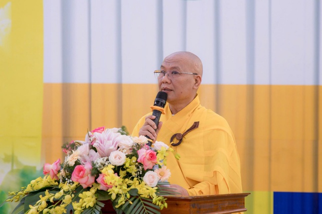 Thượng tọa Thích Thông Triêm phát biểu cảm tạ
