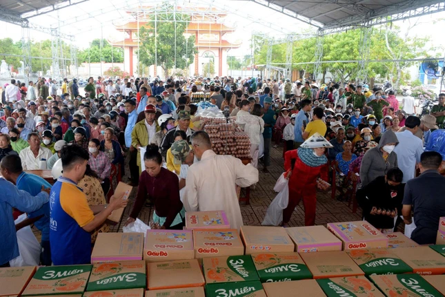 Siêu thị 0 đồng tại chùa Long Phước Siêu thị 0 đồng tại chùa Long Phước