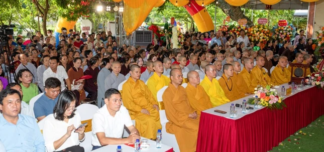 Quang cảnh buổi lễ Quang cảnh buổi lễ