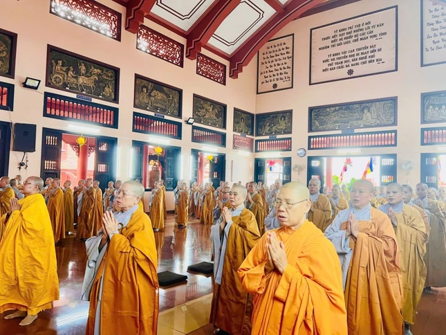 Chư Ni trường hạ Quang Minh tại Lễ Tự tứ, mãn hạ