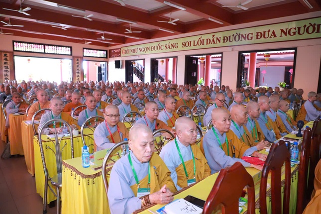 Gần 400 vị Ni thuộc Phân ban Ni giới các tỉnh, thành phố phía Nam tham dự