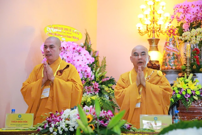 Chư tôn đức Ban Trị sự GHPGVN tỉnh Đồng Nai chứng minh