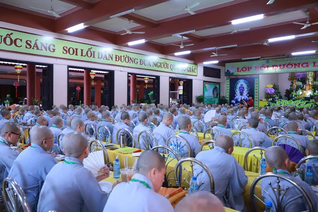 Khóa bồi dưỡng Luật học lần 4 diễn ra trong 5 ngày, từ 10 đến 14-9-2025, tại chùa Quang Minh