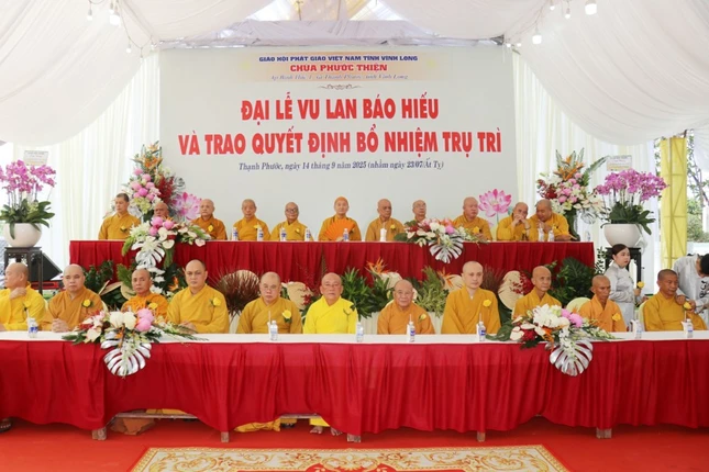 Chư tôn giáo phẩm chứng minh buổi lễ