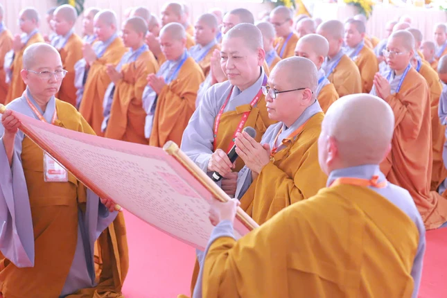 Cung an chức sự Hội đồng Thập sư Ni