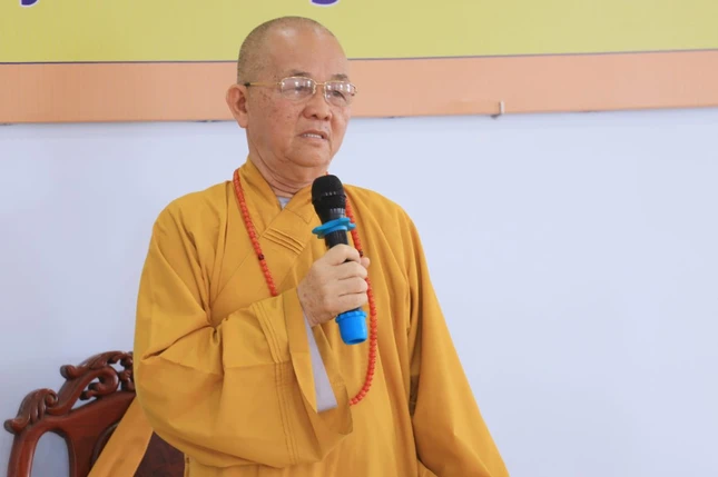 Hòa thượng Thích Minh Thiện ban đạo từ Hòa thượng Thích Minh Thiện ban đạo từ