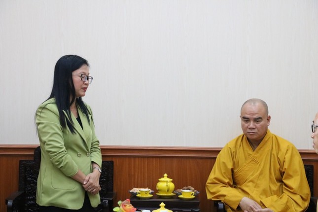 Bà Nguyễn Thị Kim Tuyến phát biểu tại thăm và làm việc với Ban Trị sự GHPGVN tỉnh Bà Nguyễn Thị Kim Tuyến phát biểu tại thăm và làm việc với Ban Trị sự GHPGVN tỉnh