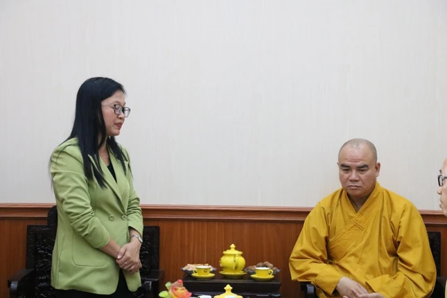 Bà Nguyễn Thị Kim Tuyến phát biểu tại thăm và làm việc với Ban Trị sự GHPGVN tỉnh