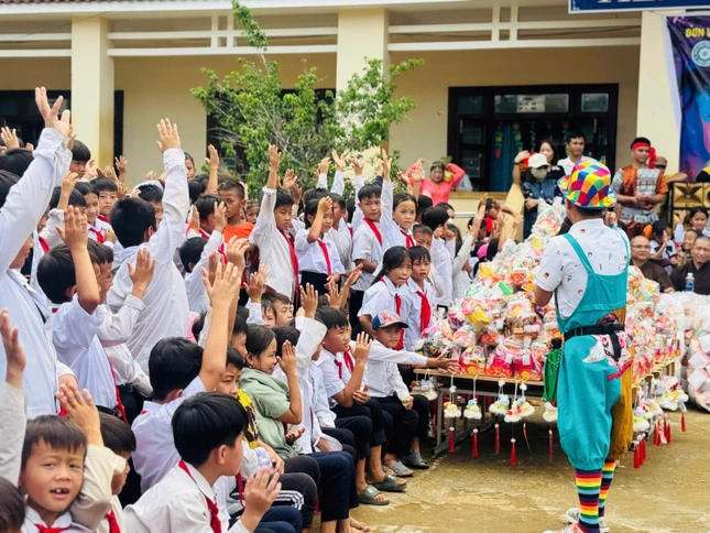 Học sinh, thiếu nhi được giao lưu trong Tết Trung thu Học sinh, thiếu nhi được giao lưu trong Tết Trung thu