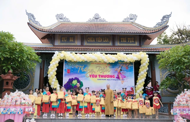 Ban Từ thiện xã hội Phật giáo tỉnh kết hợp với chùa Viên Lâm tổ chức chương trình “Trăng rằm yêu thương” Ban Từ thiện xã hội Phật giáo tỉnh kết hợp với chùa Viên Lâm tổ chức chương trình “Trăng rằm yêu thương”