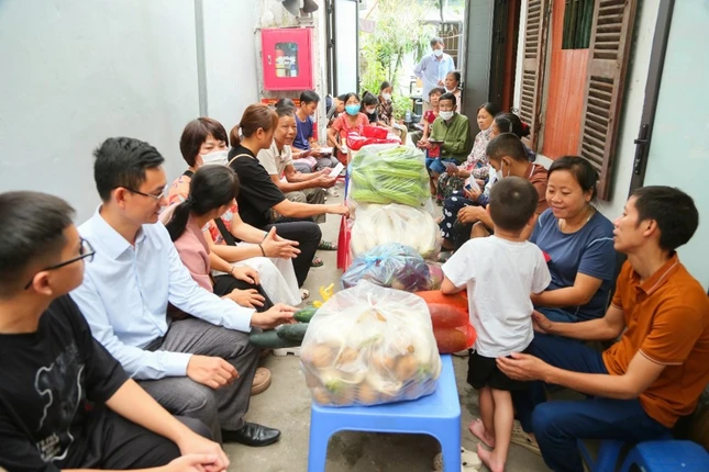 Chia sẻ tại xóm chạy thận Ngọc Hồi