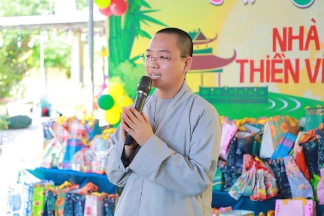 Đại diện thiền viện, Sư cô Đức Tuệ chia sẻ