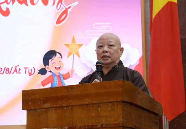 Hòa thượng Thích Lệ Trang chúc mừng Tết Trung thu đến các cháu thiếu nhi, học sinh