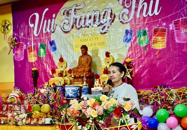 Cư sĩ Diệu Nhân chúc mừng Tết Trung thu đến các em thiếu nhi Cư sĩ Diệu Nhân chúc mừng Tết Trung thu đến các em thiếu nhi