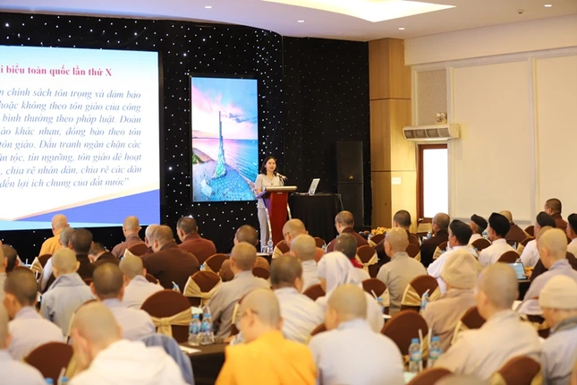 Bà Lê Thị Thanh Bích chủ trì hội nghị