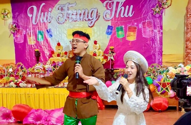 Tiết mục của chị Hằng và chú Cuội Tiết mục của chị Hằng và chú Cuội