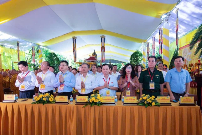 Đại biểu đại diện lãnh đạo các cơ quan tham dự