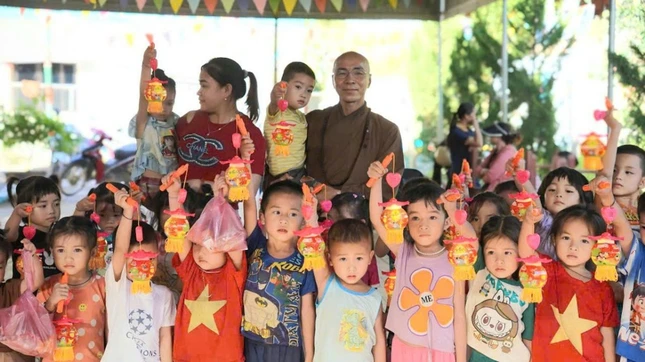 Trẻ em tỉnh Nghệ An được vui Trung thu