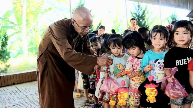 Trao niềm vui cho trẻ em