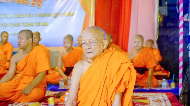 Trưởng lão Hòa thượng Tăng Nô quang lâm chứng minh