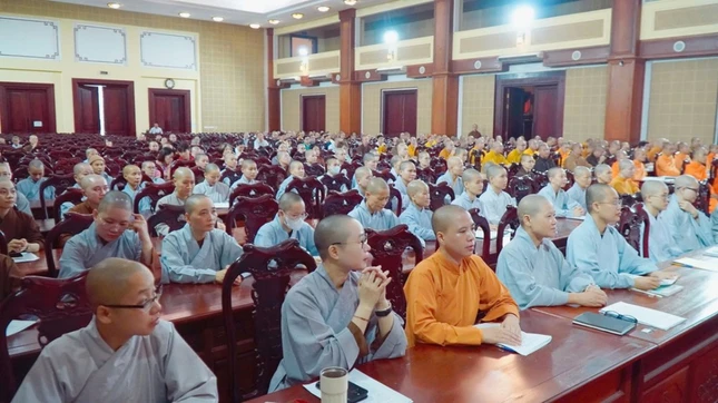 Các học viên, nghiên cứu sinh Các học viên, nghiên cứu sinh