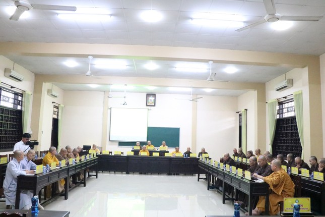 Quang cảnh buổi họp