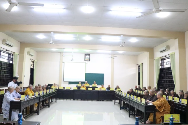 Quang cảnh buổi họp