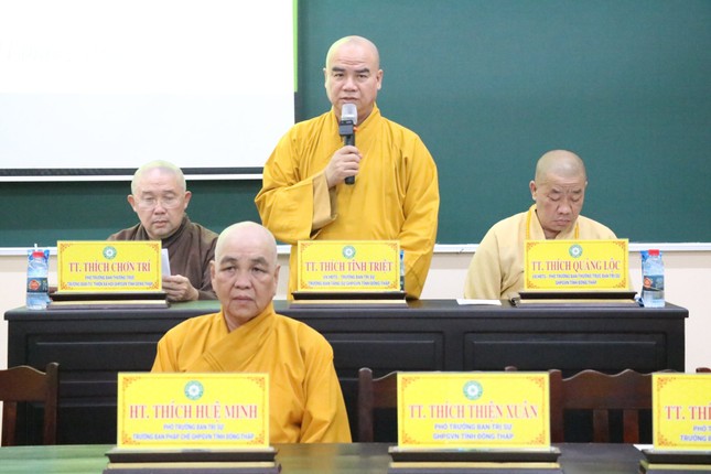 Thượng tọa Thích Tĩnh Triệt phát biểu khai mạc phiên họp lệ