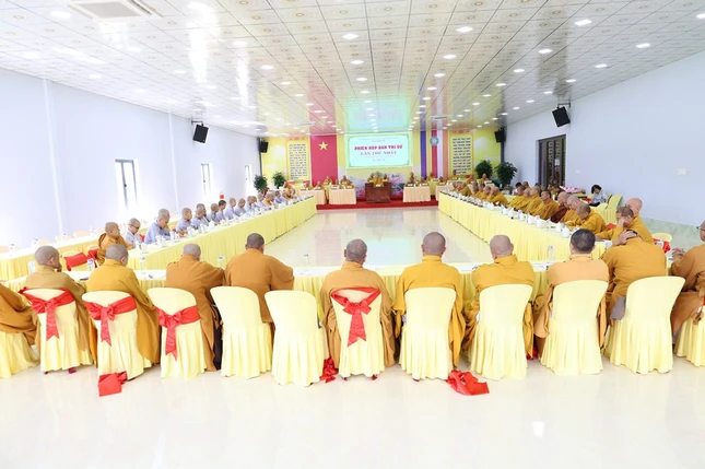 Quang cảnh buổi họp