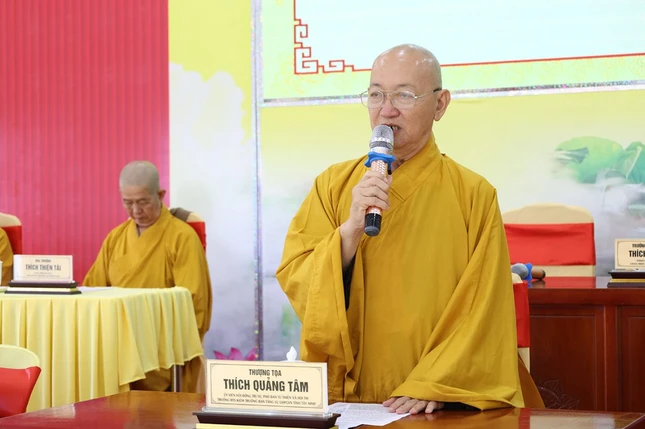 Thượng tọa Thích Quảng Tâm, chủ trì buổi họp phát biểu